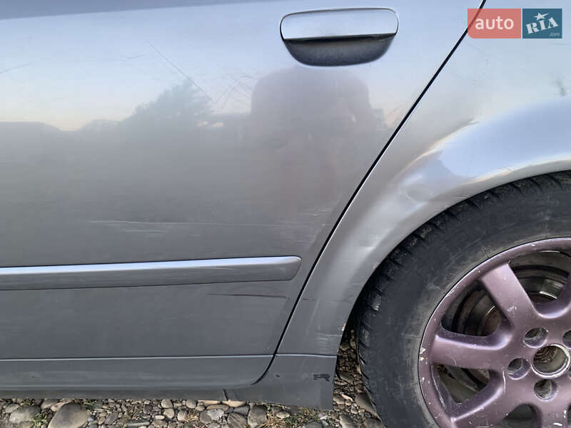 Седан Audi A4 2001 в Вижнице