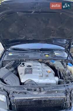 Седан Audi A4 2000 в 
