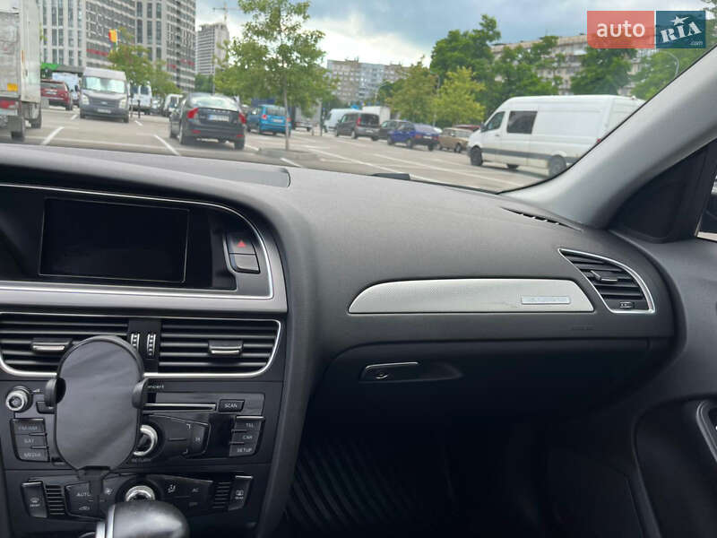 Седан Audi A4 2012 в Киеве
