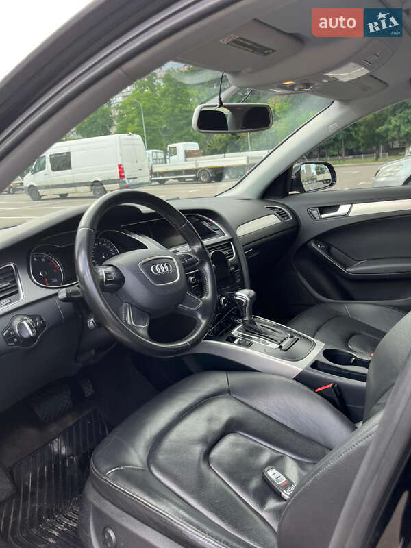 Седан Audi A4 2012 в Киеве