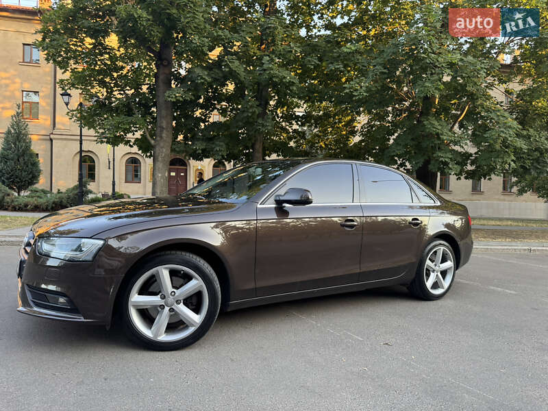 Седан Audi A4 2012 в Николаеве