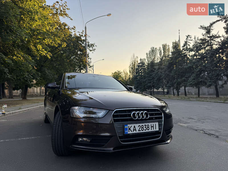 Седан Audi A4 2012 в Николаеве