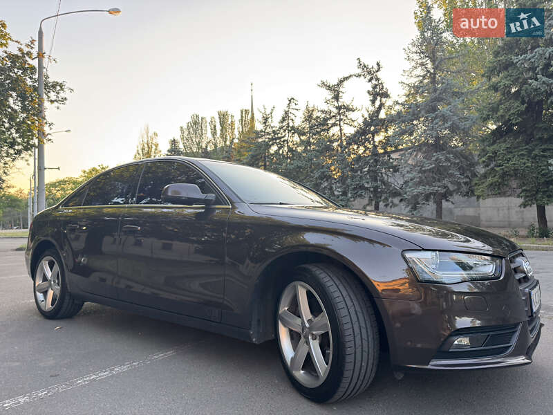 Седан Audi A4 2012 в Николаеве