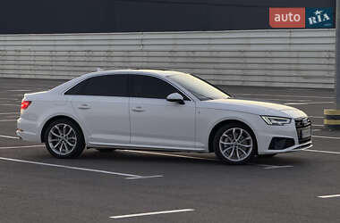 Седан Audi A4 2019 в 
