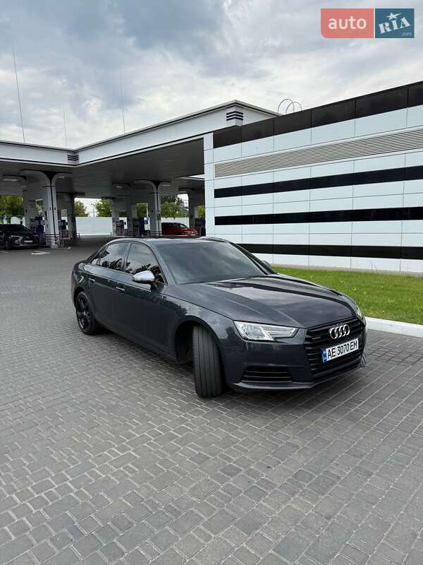 Седан Audi A4 2016 в Одессе