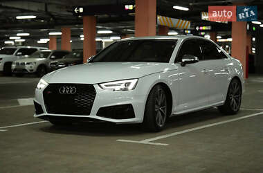 Седан Audi A4 2016 в 
