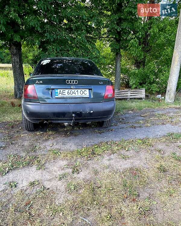 Седан Audi A4 1995 в Вольнянске