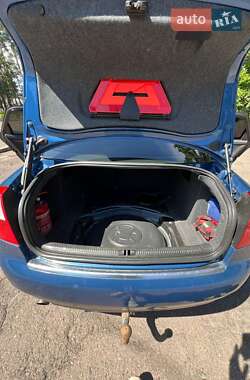 Седан Audi A4 2002 в 