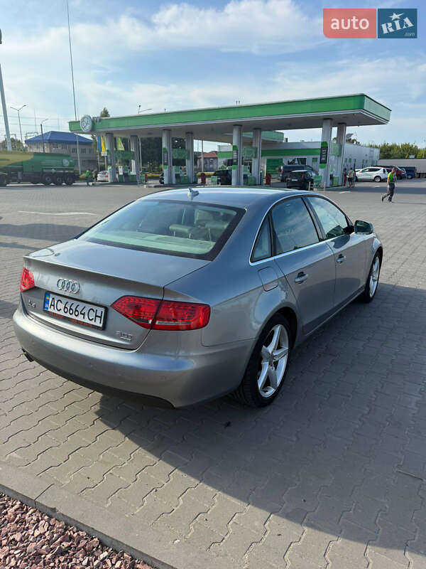 Седан Audi A4 2010 в Луцке