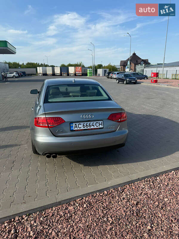Седан Audi A4 2010 в Луцке