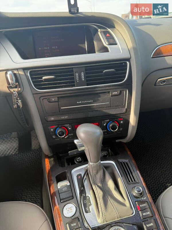Седан Audi A4 2010 в Луцке