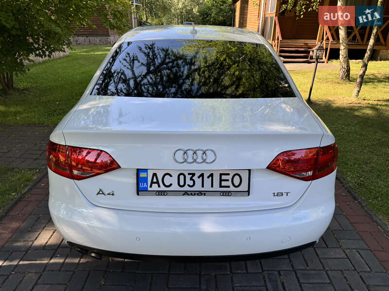 Седан Audi A4 2010 в Луцке