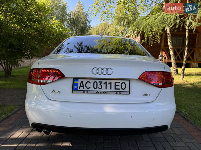Седан Audi A4 2010 в Луцке