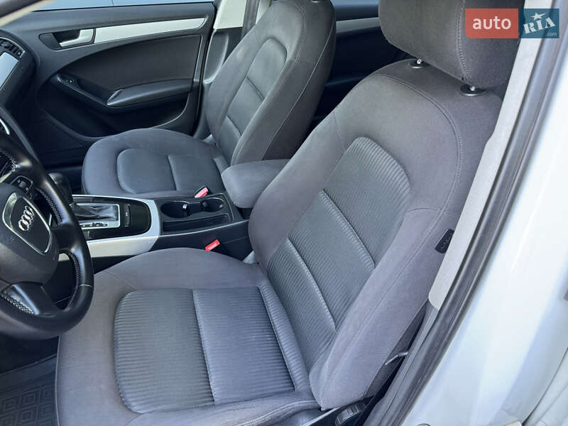 Седан Audi A4 2010 в Луцке