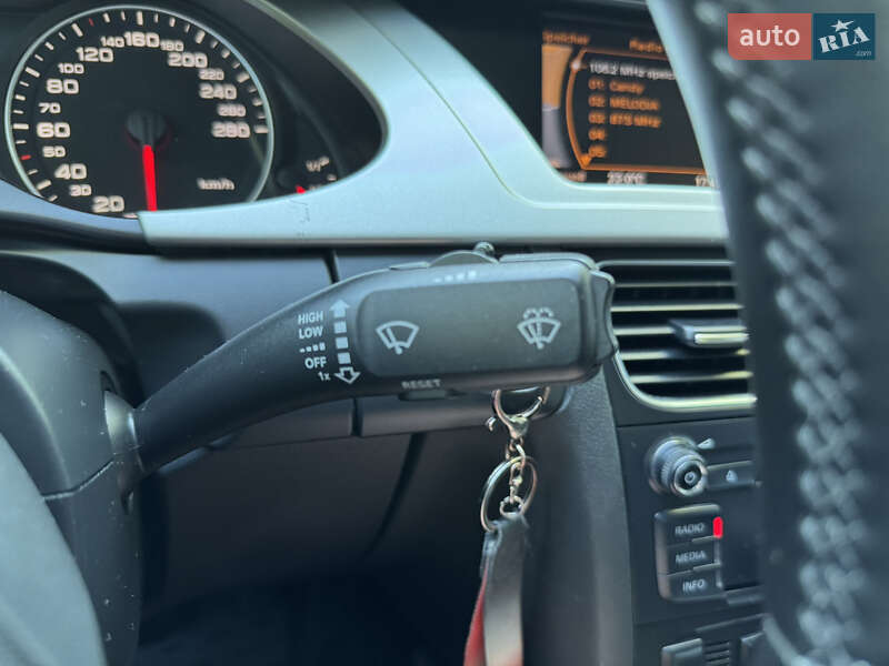 Седан Audi A4 2010 в Луцке