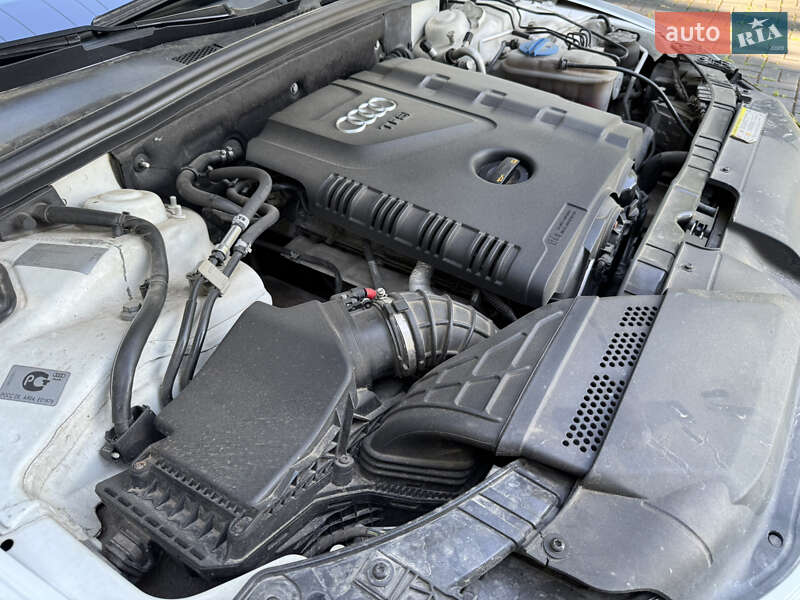 Седан Audi A4 2010 в Луцке