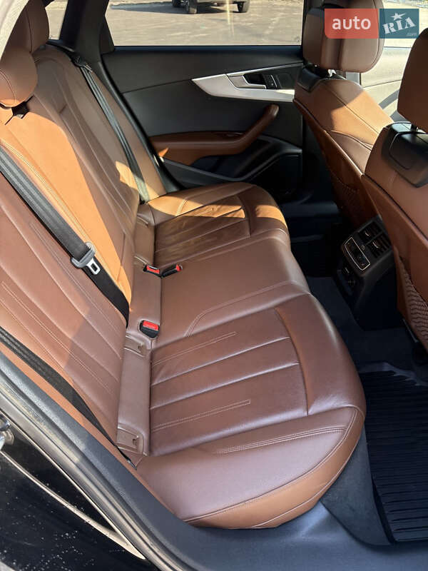 Седан Audi A4 2019 в Львові
