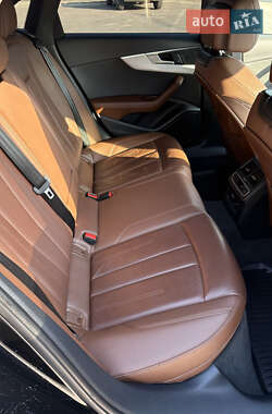Седан Audi A4 2019 в 