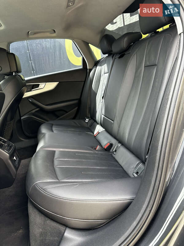 Седан Audi A4 2016 в Львове