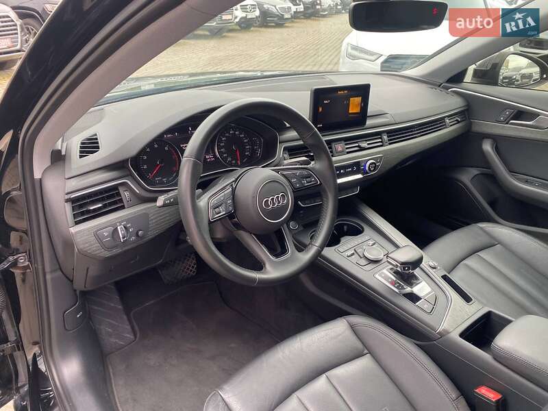 Седан Audi A4 2019 в Львові