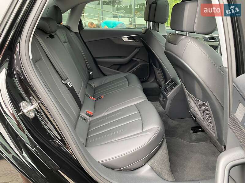Седан Audi A4 2019 в Львові