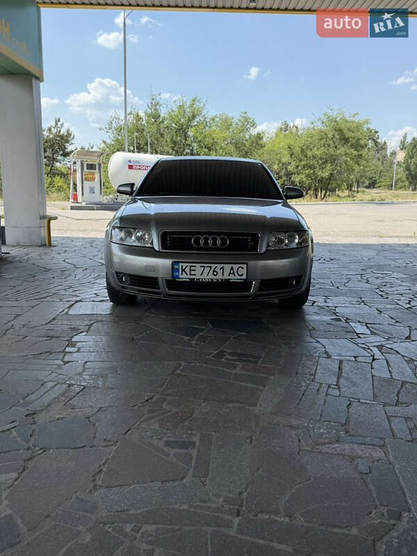 Седан Audi A4 2004 в Днепре
