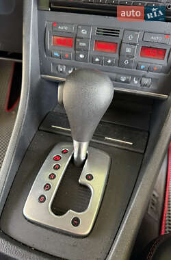 Седан Audi A4 2004 в 