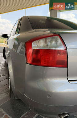 Седан Audi A4 2004 в 