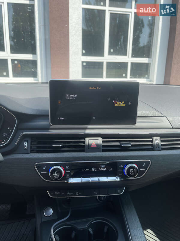 Седан Audi A4 2017 в Киеве