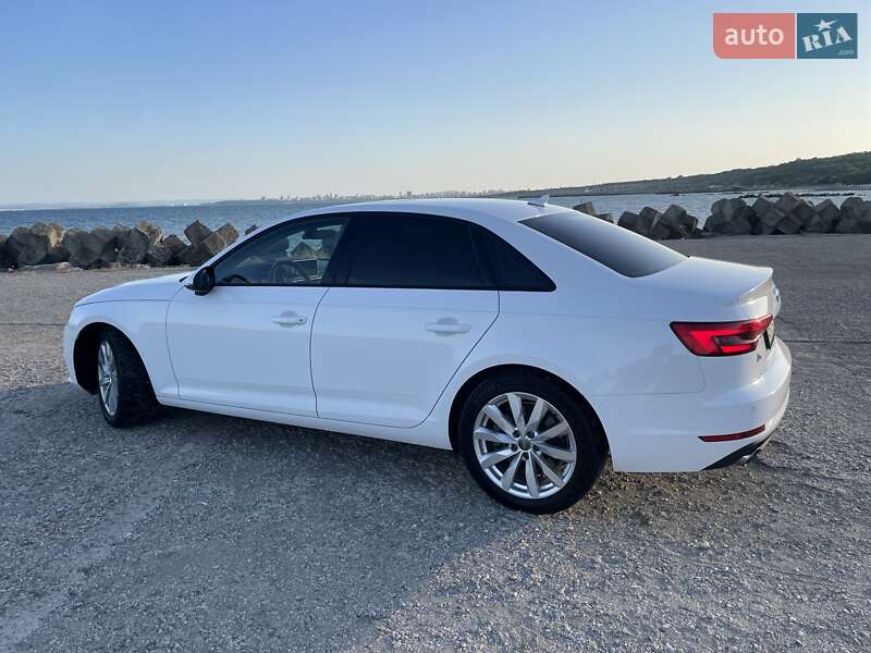 Седан Audi A4 2016 в Кременчуге