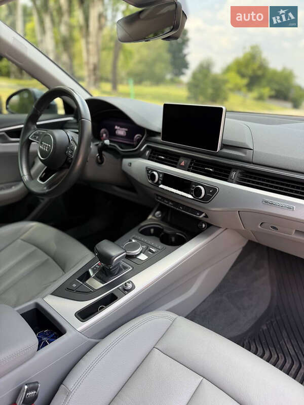 Седан Audi A4 2016 в Запоріжжі
