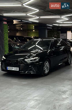 Седан Audi A4 2022 в 