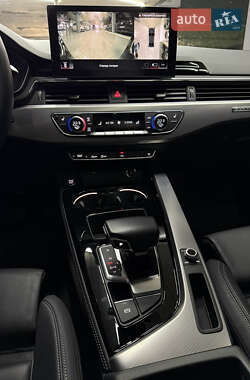 Седан Audi A4 2022 в 