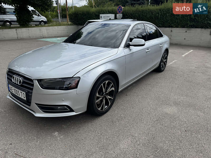 Седан Audi A4 2012 в Дніпрі