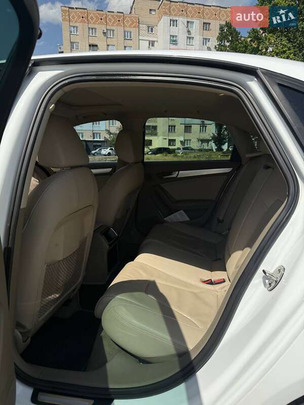 Седан Audi A4 2011 в Кропивницком