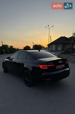 Седан Audi A4 2017 в 