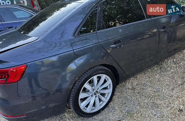 Седан Audi A4 2017 в 