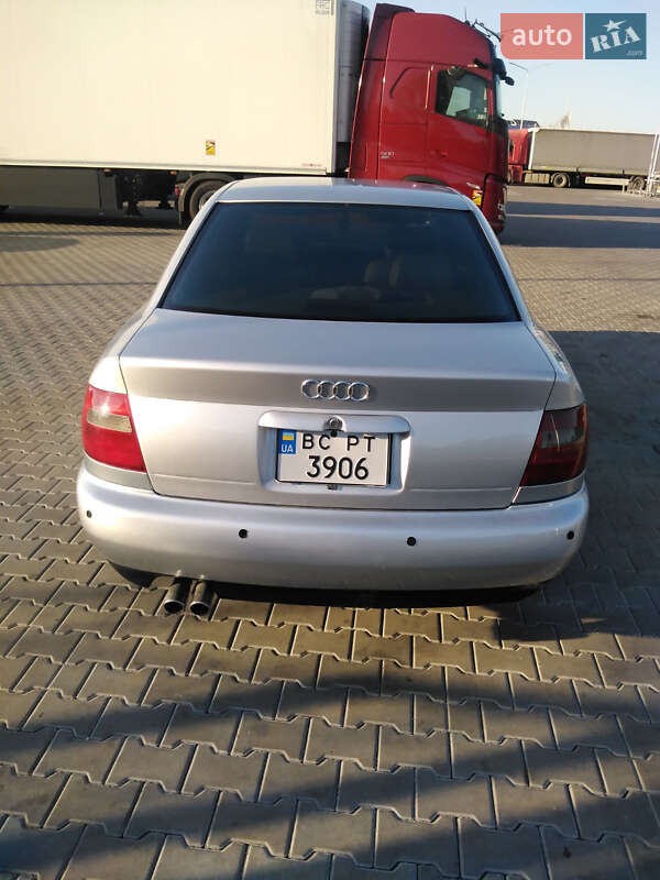 Седан Audi A4 1998 в Стрию