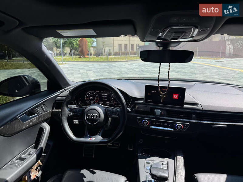 Седан Audi A4 2017 в Львове