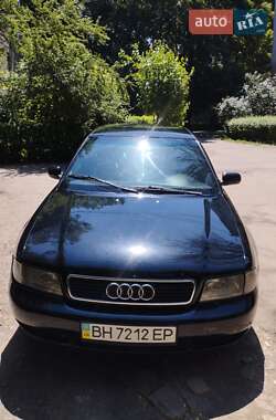 Седан Audi A4 1998 в 