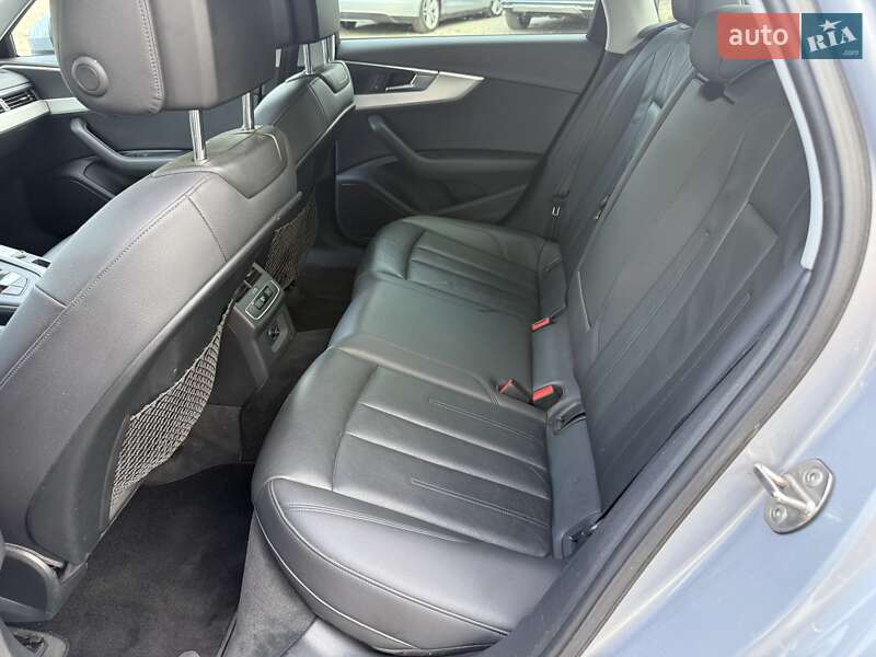Седан Audi A4 2015 в Львові