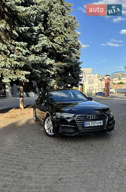 Седан Audi A4 2019 в 