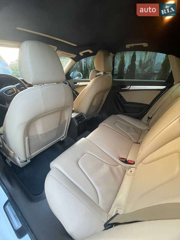 Седан Audi A4 2012 в Киеве