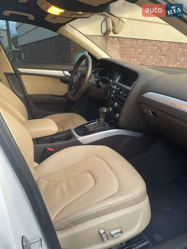 Седан Audi A4 2012 в Киеве