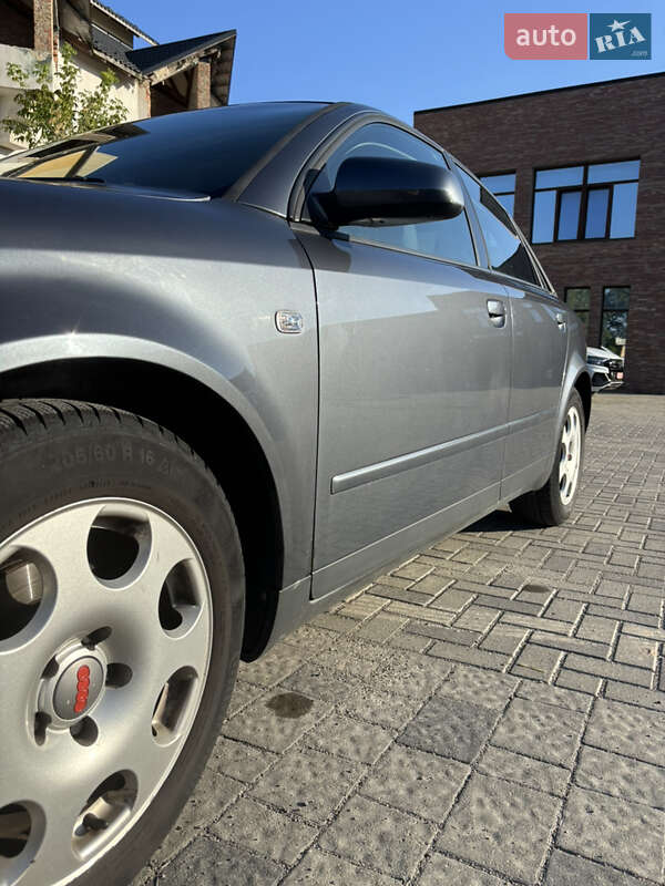 Седан Audi A4 2003 в Ровно