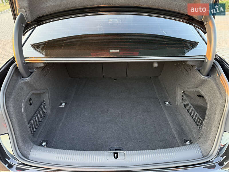 Седан Audi A4 2022 в Одесі