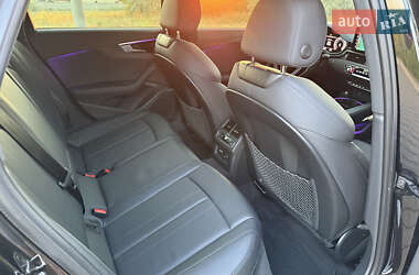 Седан Audi A4 2022 в 