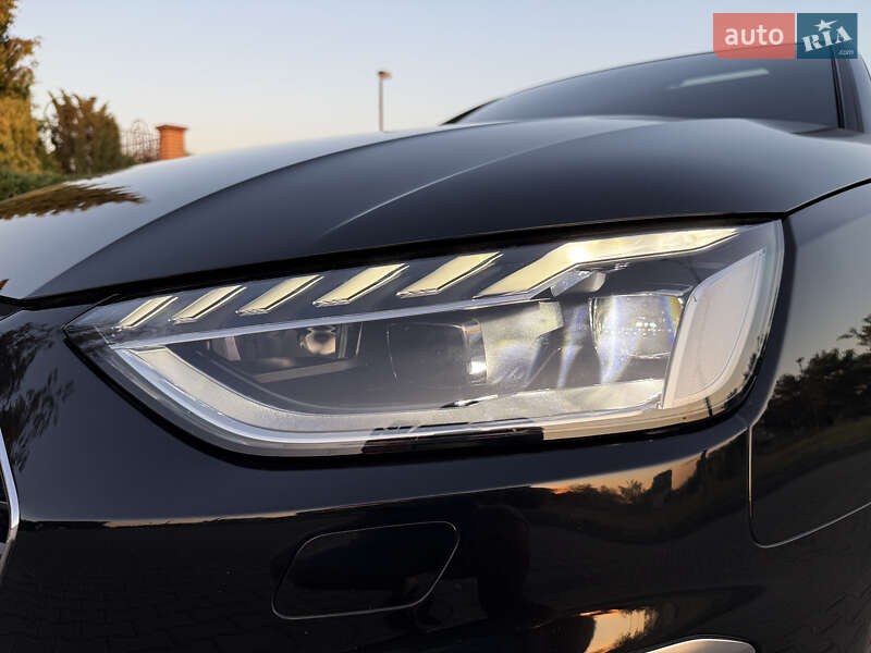 Седан Audi A4 2022 в Одесі