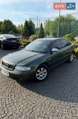 Седан Audi A4 2000 в 