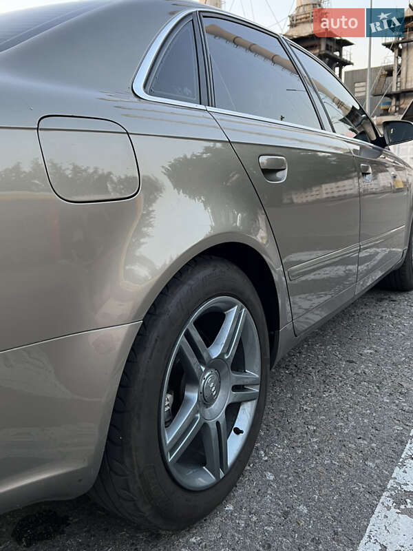 Седан Audi A4 2005 в Киеве